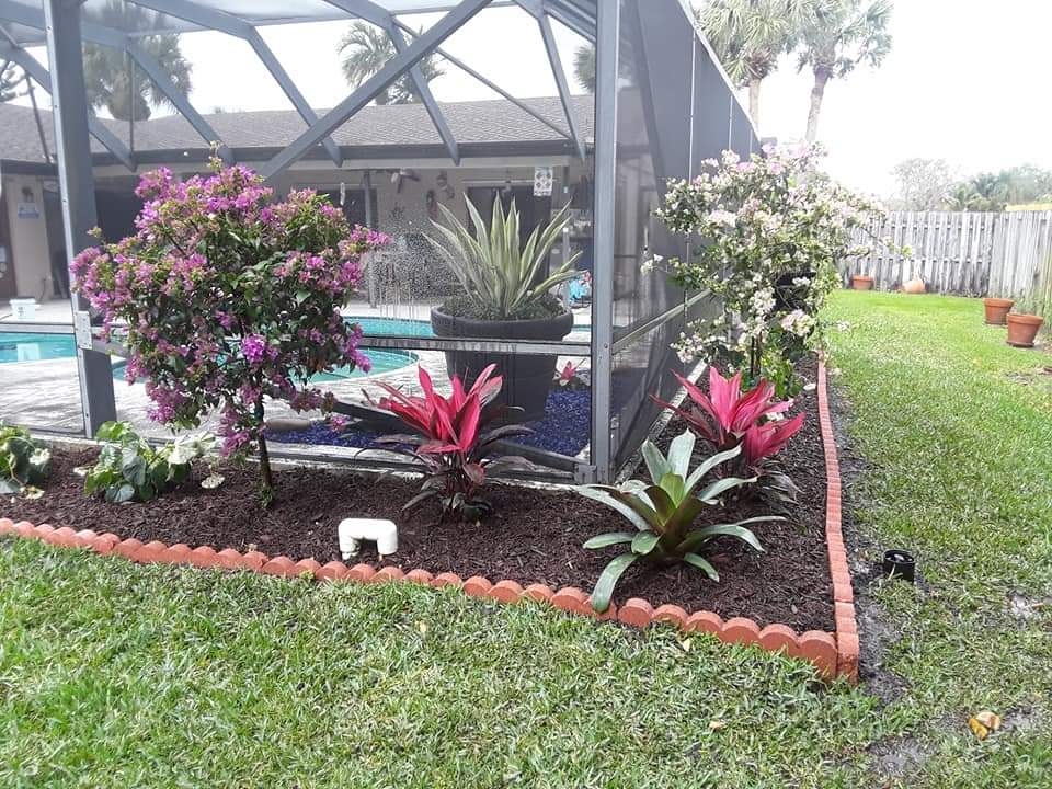 Residential landscape with high-quality mulch installation in Palm Beach Gardens, FL.